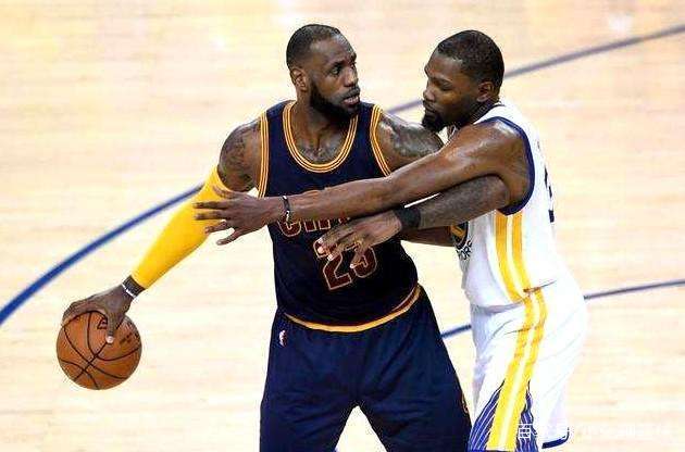 TA分析3-4-3阵型：从链式防守到战术万花筒，攻守易形的现代解法（TA深度解析3-4-3：从链式防守到战术万花筒，攻守随形的现代范式）