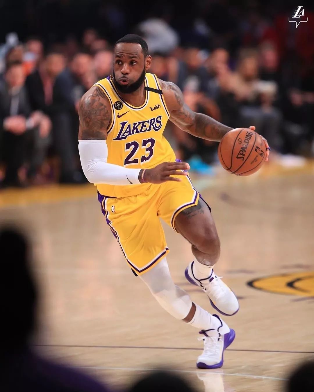 太尴尬！海兰德关键第一罚不中 第三罚故意不进却没沾筐违例送球权（太尴尬！海兰德关键首罚失手，第三罚故意不中未触筐被判违例送出球权）