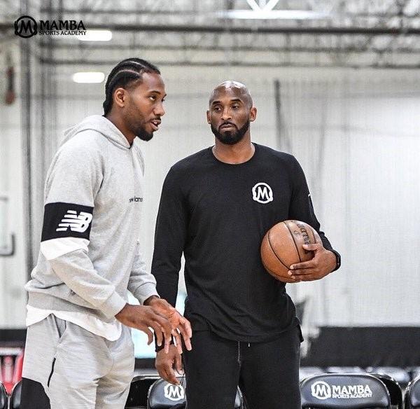 攻防一体！亚历山大上半场13投6中 砍下13分6篮板3助攻2盖帽（亚历山大半场攻守俱佳：13投6中拿下13分6篮板3助攻2盖帽）