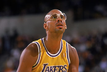 英超榜首再度易主，冠军争夺进入白热化（英超头名再易主，争冠大战白热化）