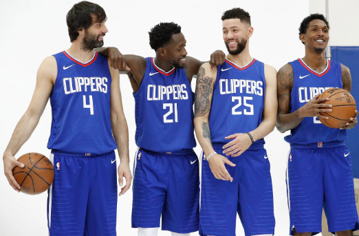 吴少聪女友晒足协杯冠军奖牌：男朋友带的苏州特产（吴少聪女友晒足协杯冠军奖牌，称是男友带回的苏州特产）