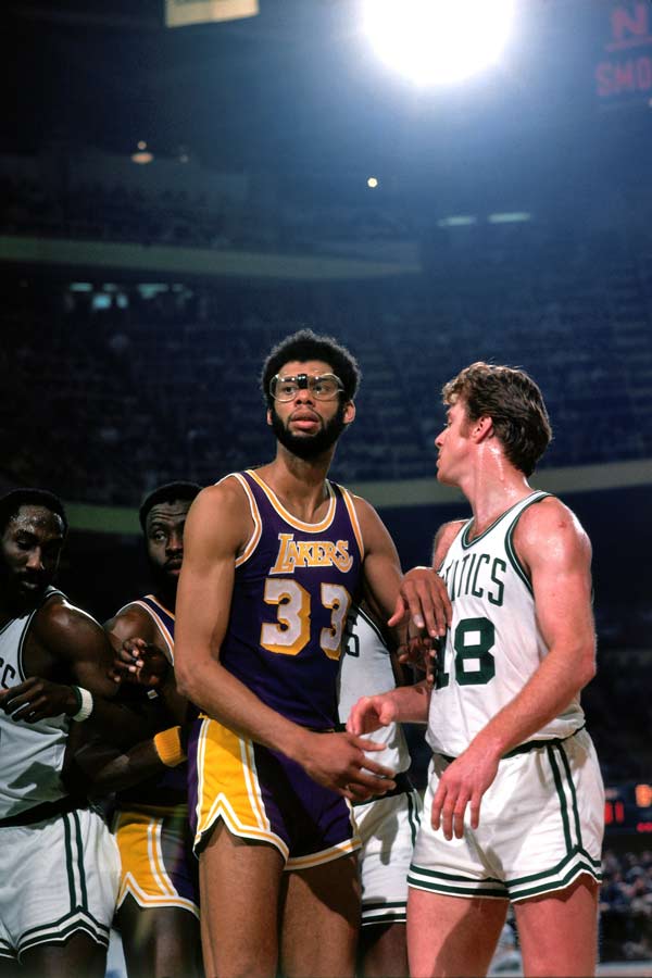 阿斯：拜仁加紧与于帕梅卡诺续约谈判，皇马考虑科纳特为备选（阿斯报：拜仁加速推动于帕梅卡诺续约，皇马将科纳特视为备选方案）