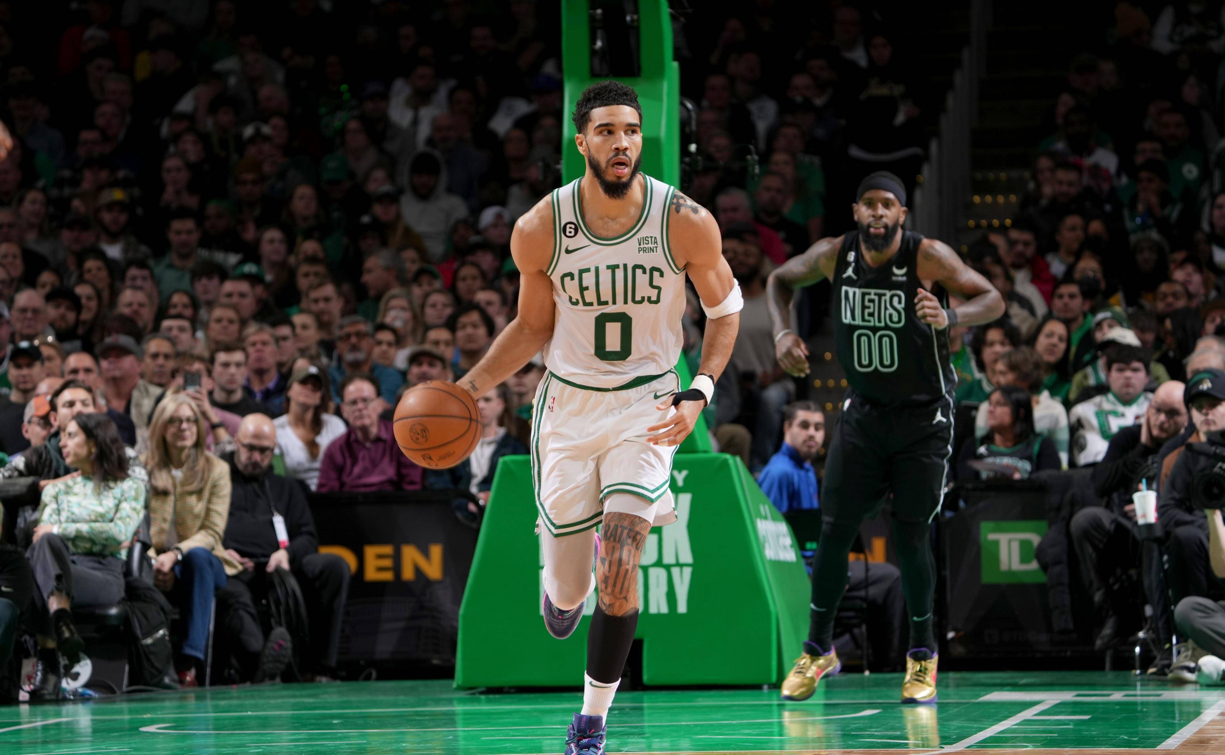 不到24岁！杰伦·约翰逊成为历史上砍下20+15+15最年轻前锋（未满24岁！杰伦·约翰逊成史上最年轻完成20+15+15的前锋）