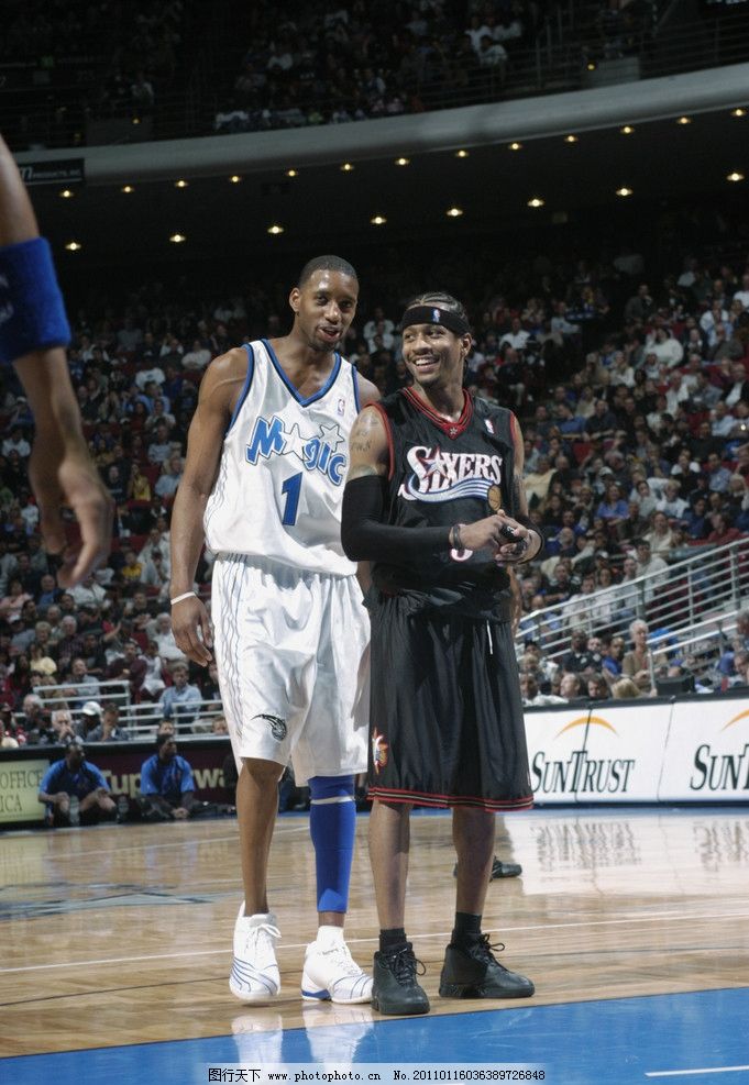 李帅与海港球迷同庆：尊敬的四星球迷，冠军是我们一起拿到的（李帅与海港球迷同庆：致敬四星球迷，冠军属于我们所有人）