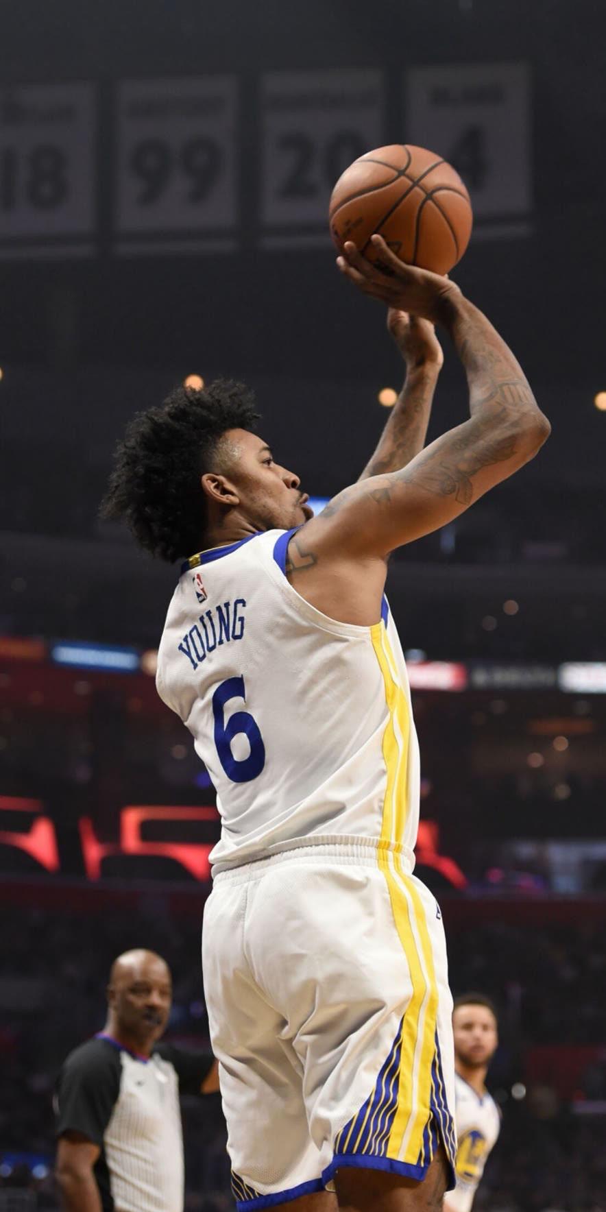 这次后撤步太干净了（这一记后撤步干净利落）