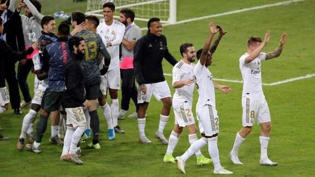 托蒂：说C罗的坏话只能说明你在嫉妒他，他和梅西的水平相当（托蒂：诋毁C罗只是嫉妒，他与梅西实力相当）