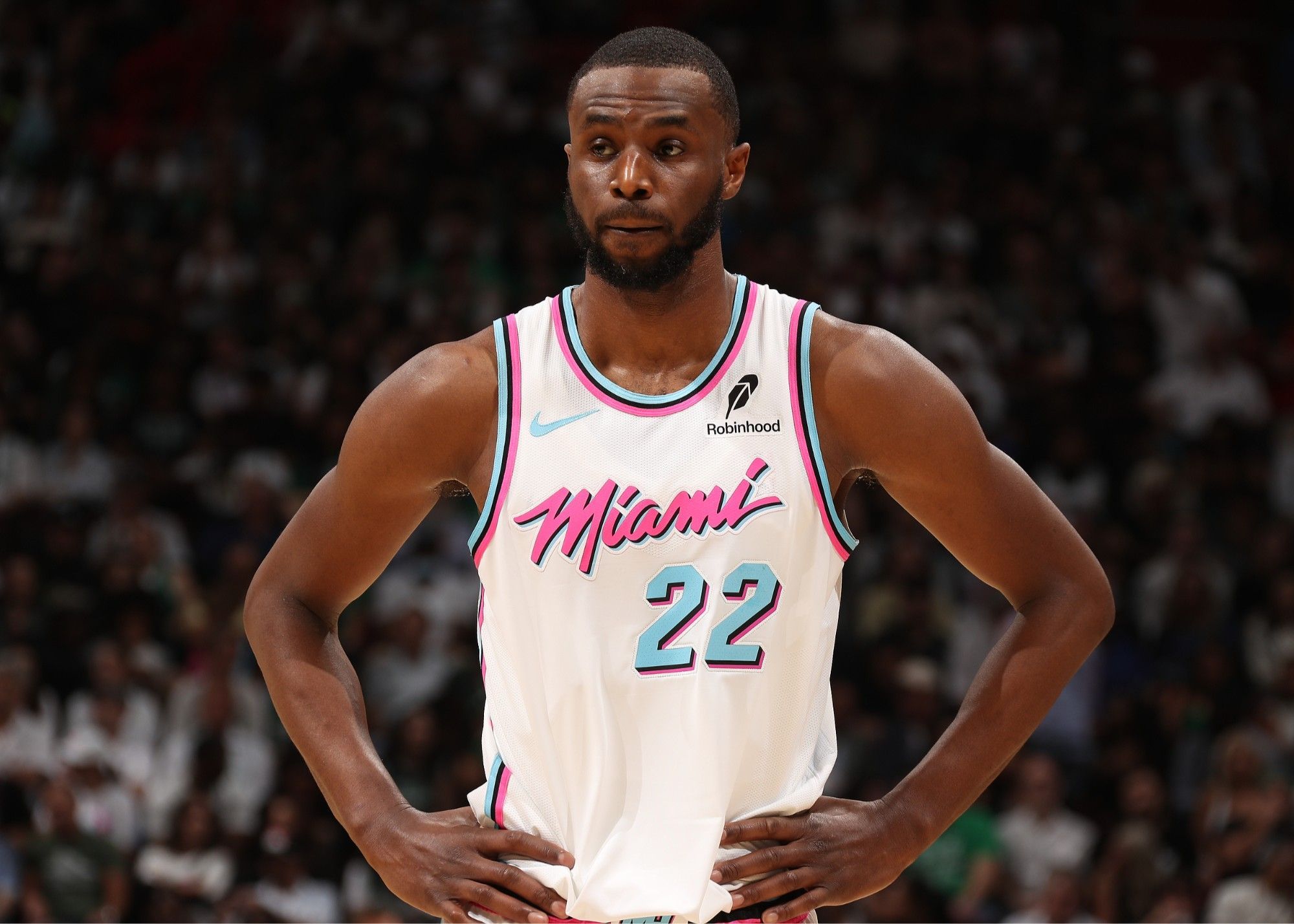 穆勒与梅西交手记录：穆勒正式比赛7胜1负，周末将...（穆勒战梅西往绩：正式赛场7胜1负，周末再迎对决）