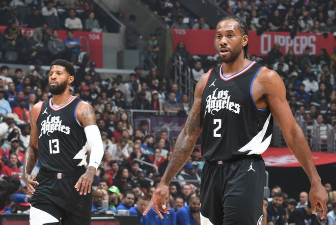 第17圈，诺里斯和勒克莱尔先后进站，出站后诺里斯卡在安东内利身后暂列第9。（第17圈，诺里斯与勒克莱尔相继进站，诺里斯出站后落在安东内利之后暂居第9位。）