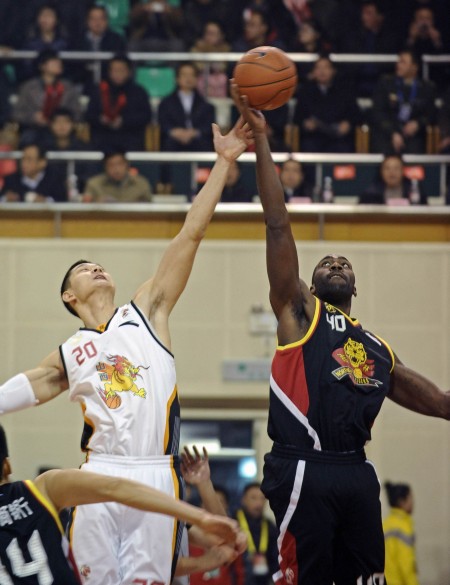 云达不莱梅vs沃尔夫斯堡：菅原由势、施密德首发，埃里克森、阿诺德出战（不莱梅对阵狼堡：菅原由势、施密德先发，埃里克森与阿诺德出场）