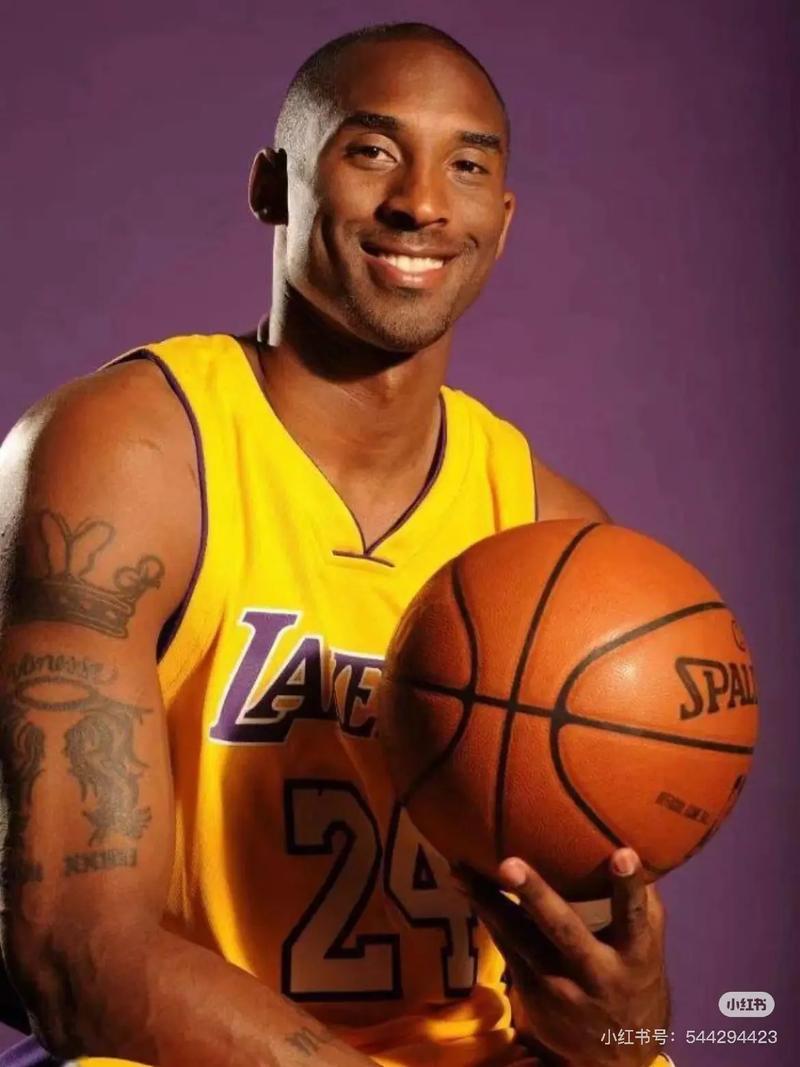 库尔图瓦揭示阿隆索与皇马更衣室的真实关系（库尔图瓦揭秘阿隆索与皇马更衣室相处内幕）