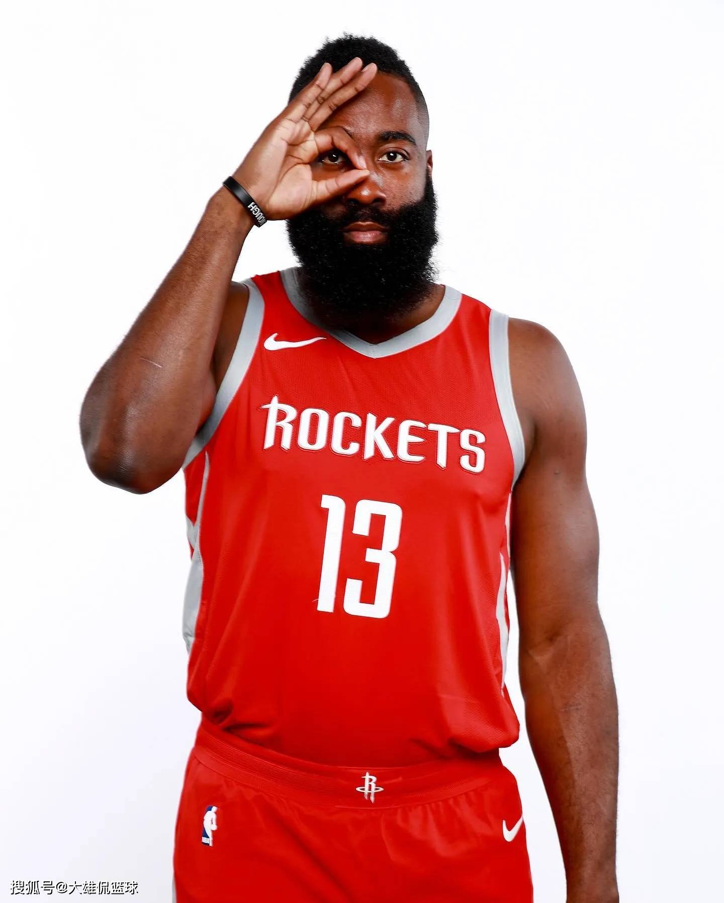 普利希奇：魔笛确实送了手机；看年轻队友表演会让我尬穿地心（普利希奇：魔笛确实送了手机；看年轻队友表演我尴尬到想钻地缝）