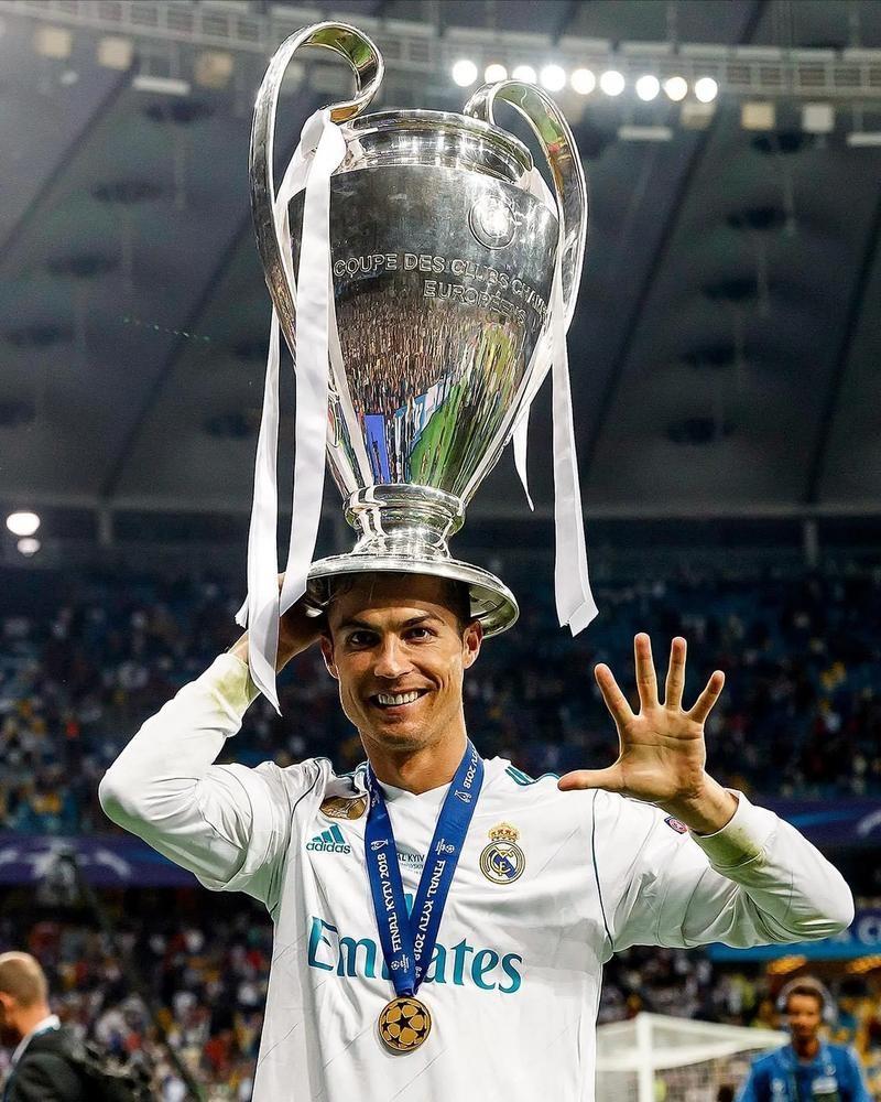 意甲10月最佳球员候选：恰尔汗奥卢、莱奥、安古伊萨在列（意甲10月最佳球员提名：恰尔汗奥卢、莱奥、安古伊萨入围）