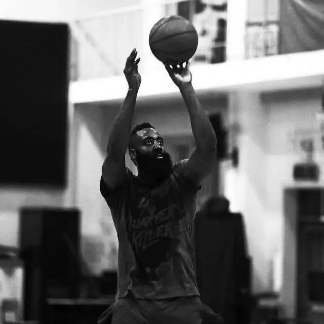 巴洛特利回忆当年在曼城的首堂训练课：我都想吐（巴洛特利回顾曼城首训：累到想吐）