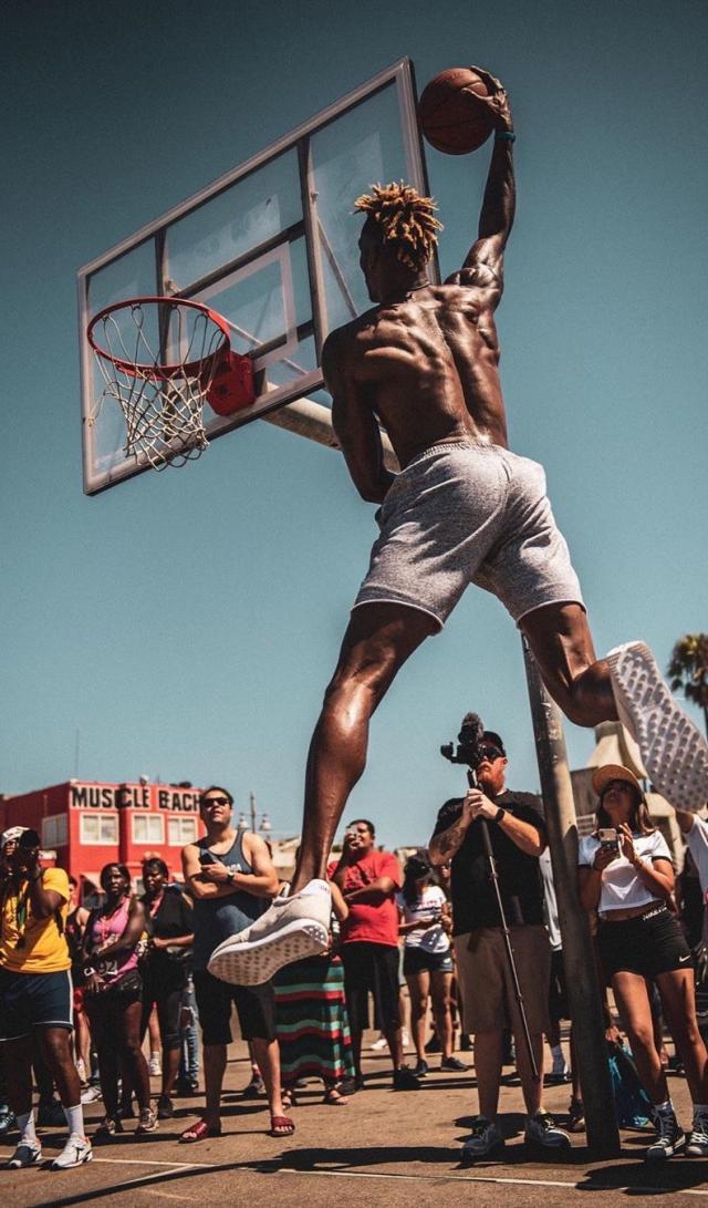 官方：足协杯决赛将于11月6日10：58开票，最低票价180元（足协杯决赛门票将于11月6日10：58开售，起价180元）