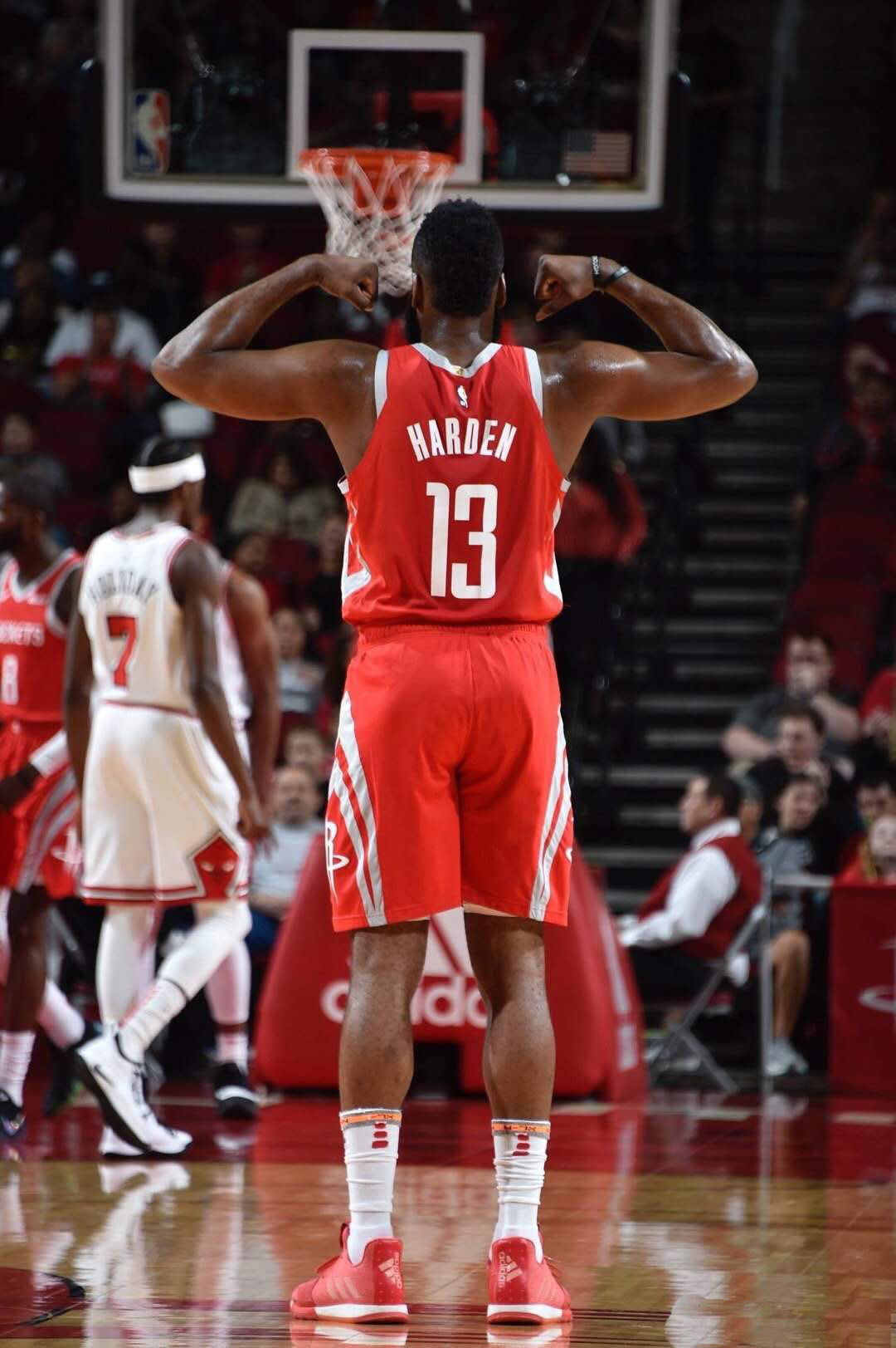 意甲最新积分战报 那不勒绝杀尤文 超国米1分登顶 罗马连败仍第4（意甲积分榜最新局势：那不勒斯绝杀尤文，反超国米1分登顶，罗马连败仍守第4）