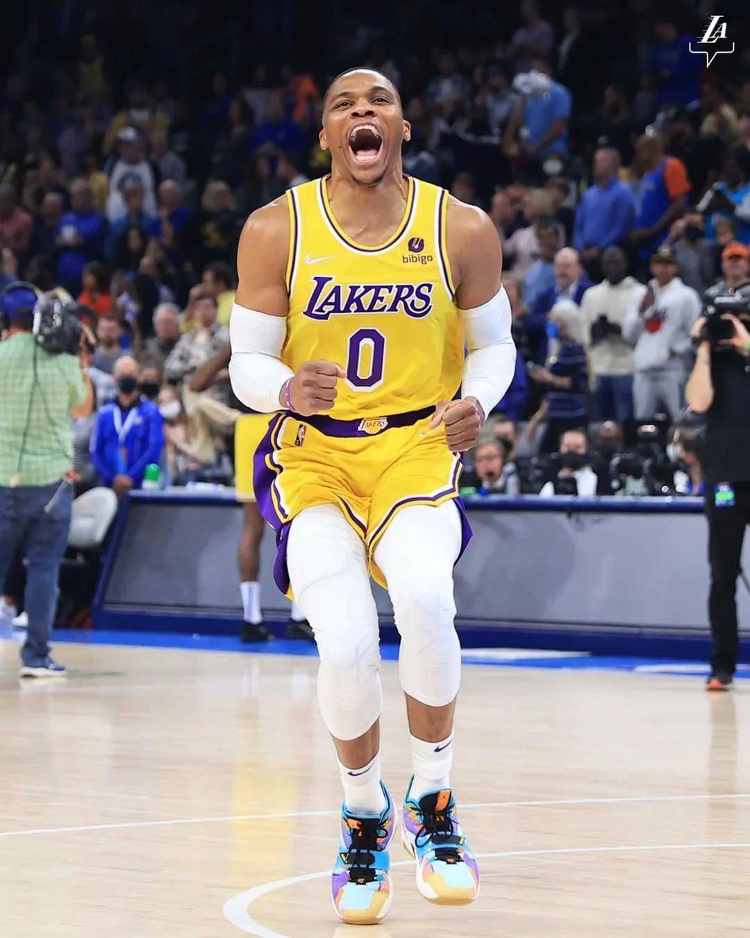 惊魂重演？巴萨死守诺坎普！严防德国球迷再度攻陷主场（噩梦会否重现？巴萨严阵以待死守诺坎普，防德国球迷再袭主场）